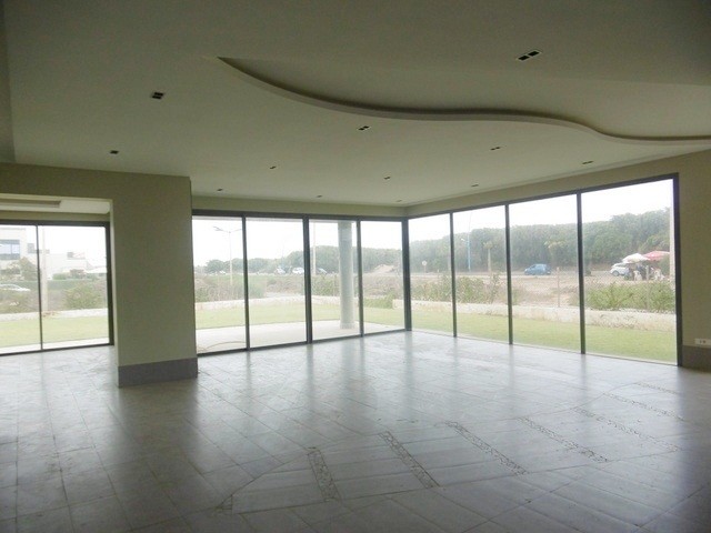 Local commercial de 875 m² Dar Bouazza — 2