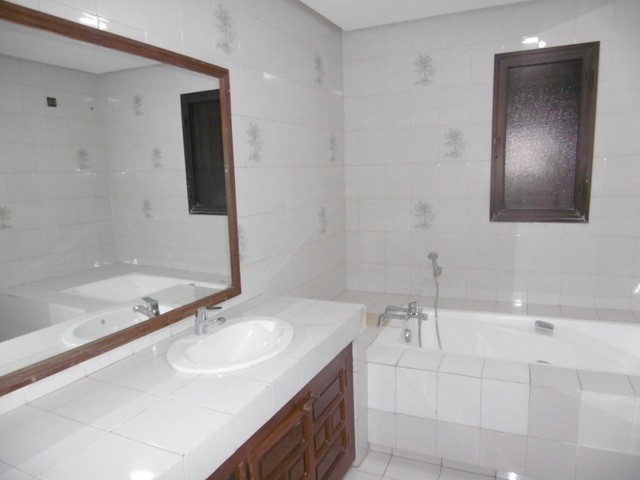 Bel appartement à louer de 250 m² - Bourgogne — 4