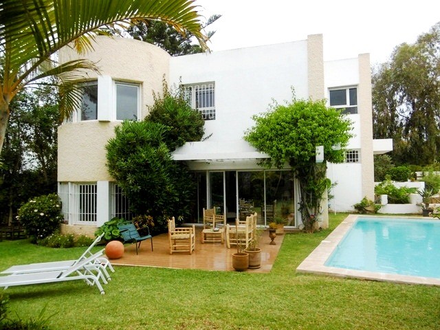 Belle villa à louer de 800 m² Ain Diab