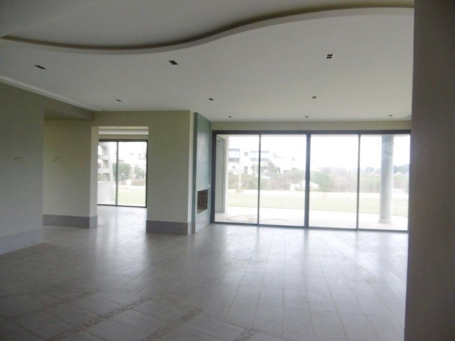 Local commercial de 875 m² Dar Bouazza — 3