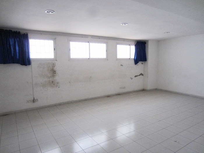 Local commercial à louer de 600 m² 2 Mars — 4
