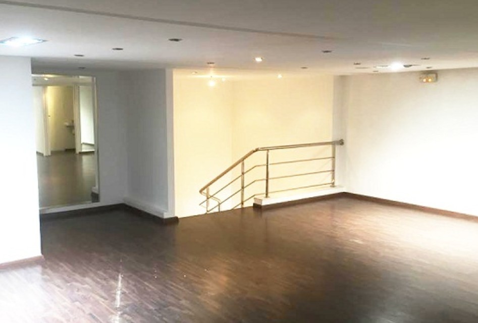 Local commercial de 200 m² - Maarif — 4
