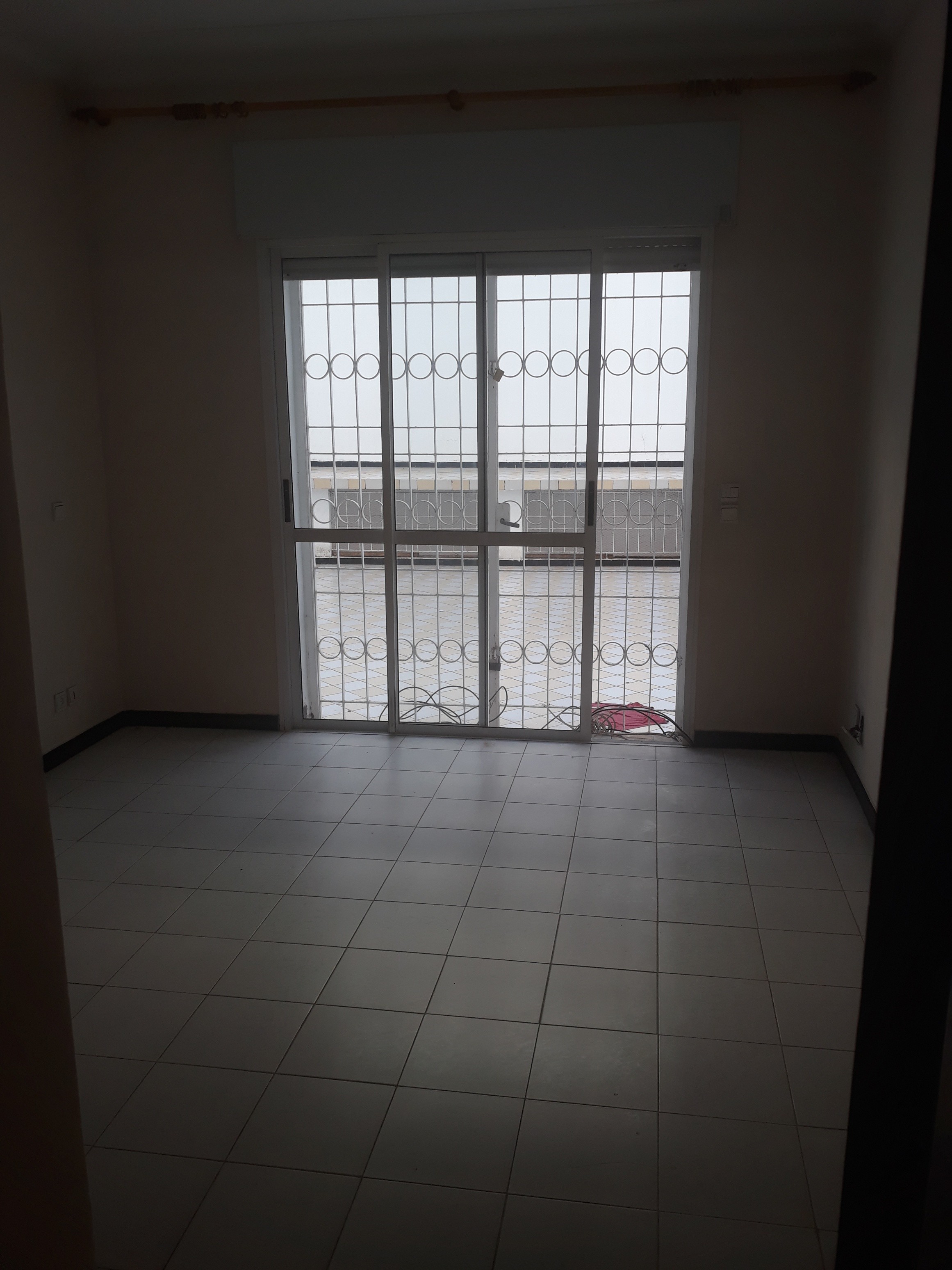 Appartement RDC exclusivement habitation — 3
