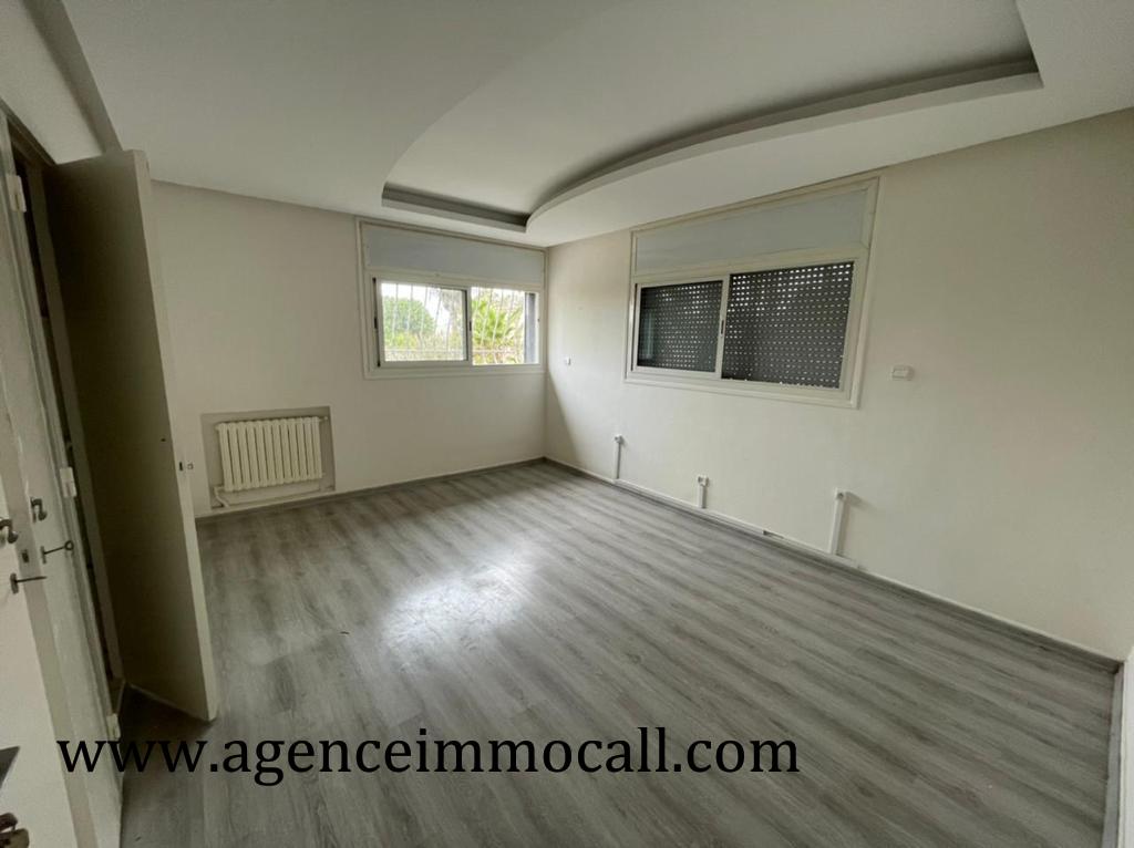 Villa en location à Souissi - Rabat — 2