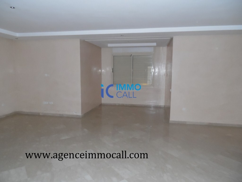 en LOCATION villa 2000 m² SOUISSI — 4