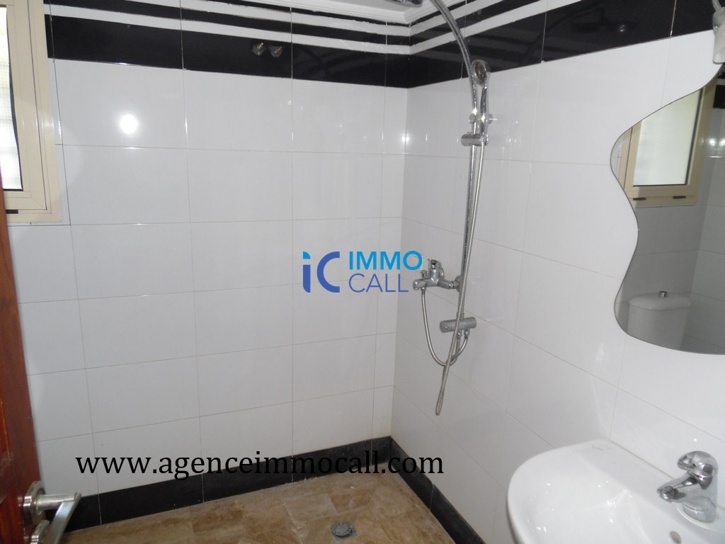 en LOCATION villa 2000 m² SOUISSI — 5