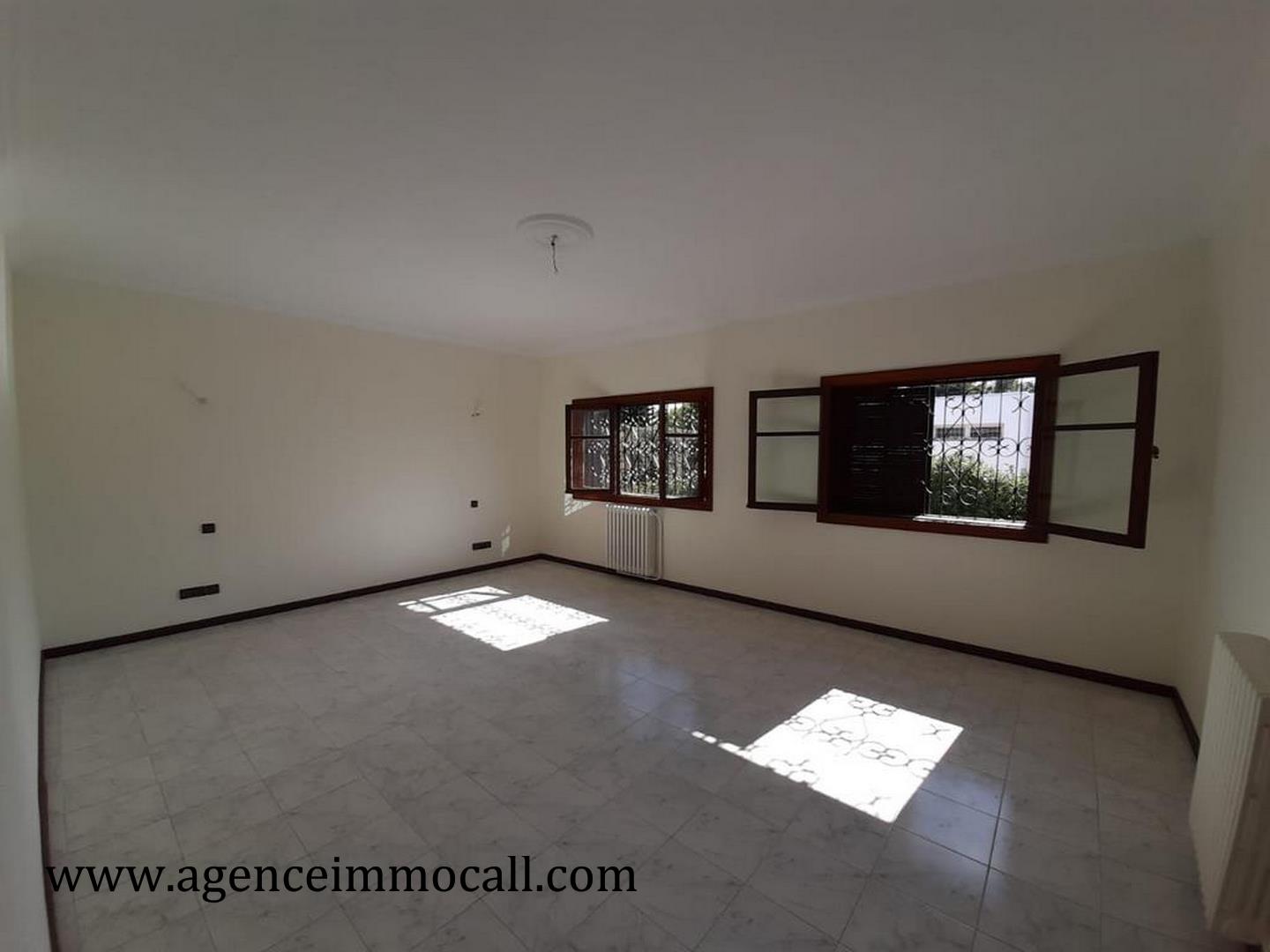 Belle villa en location à SOUISSI — 3