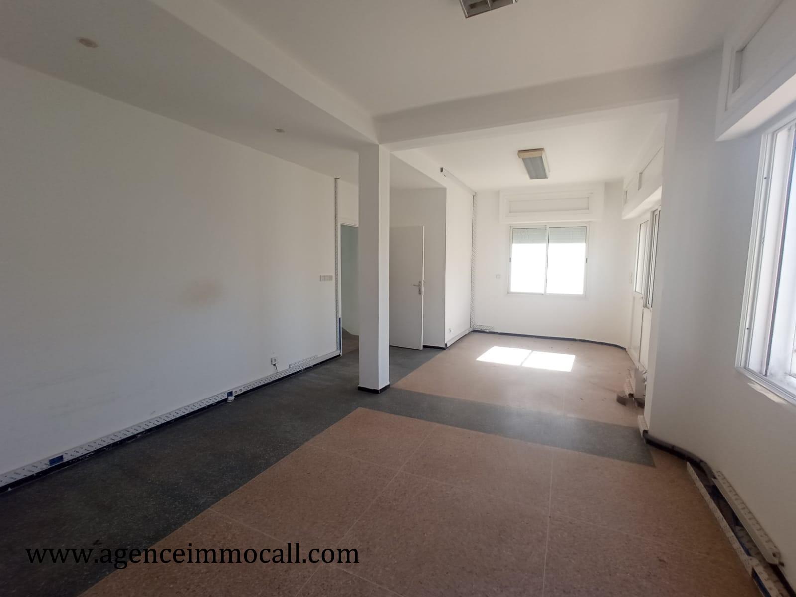 Villa usage bureau en location à Agdal — 3