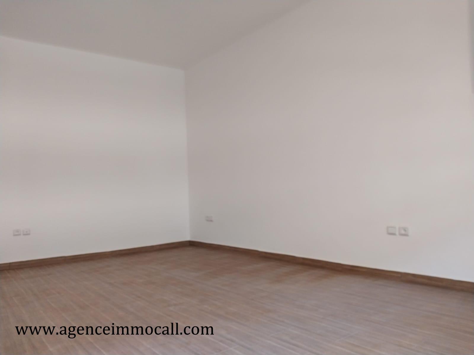 Studio entièrement rénové en location à Agdal