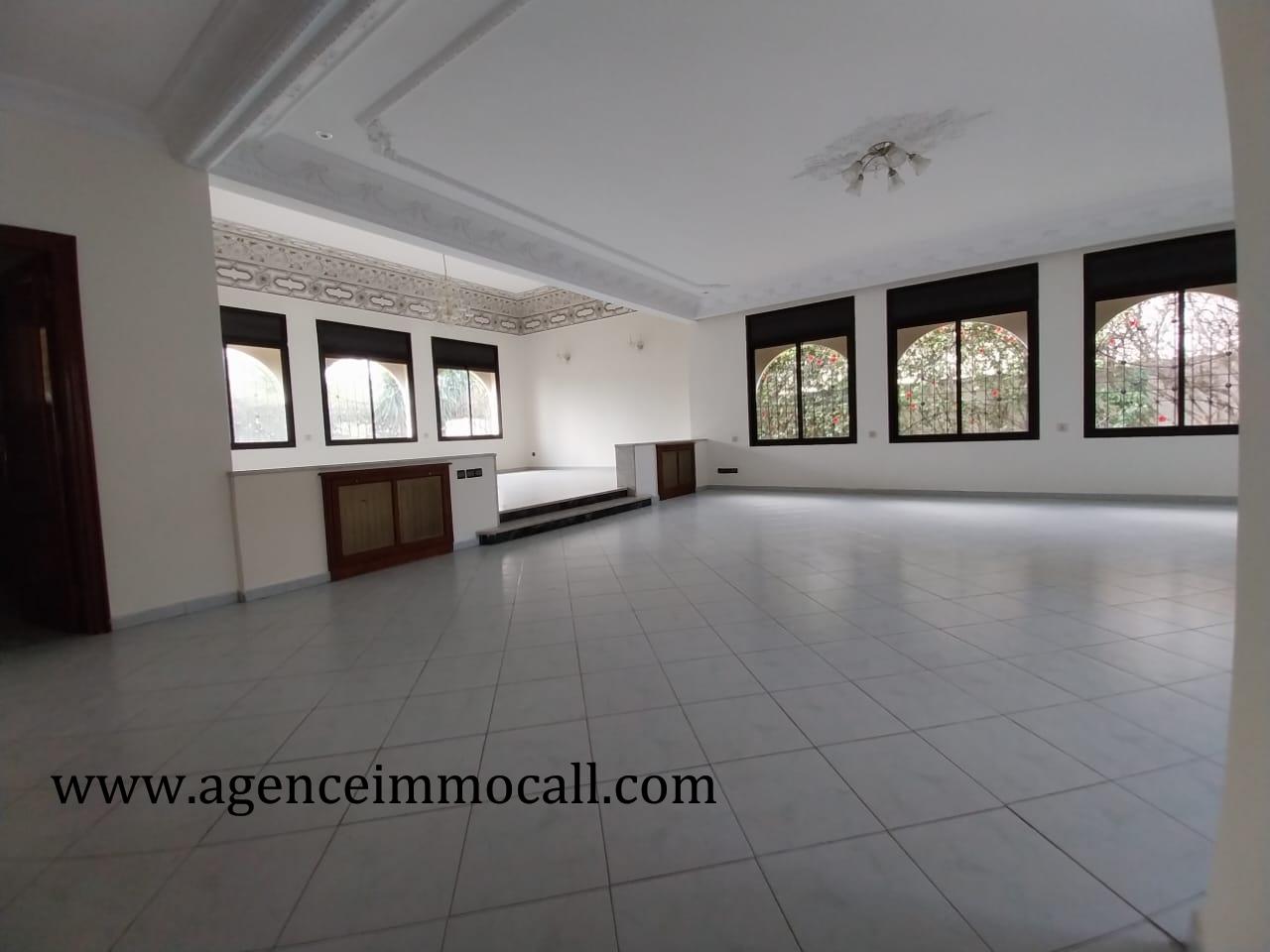 Villa en location à Hay riad — 3