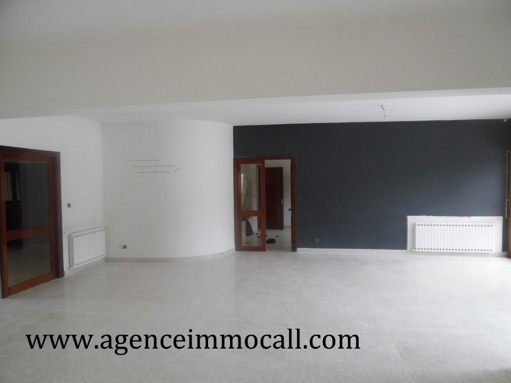 Villa à louer au quartier SOUISSI-Rabat — 3