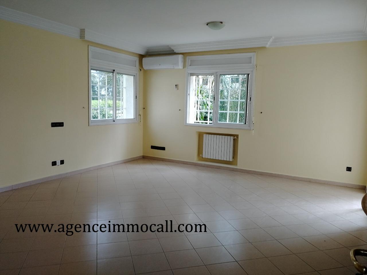 Villa à louer à SOUISSI-Rabat — 4