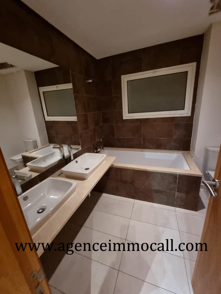 Villa 460 m² à El Menzeh — 3
