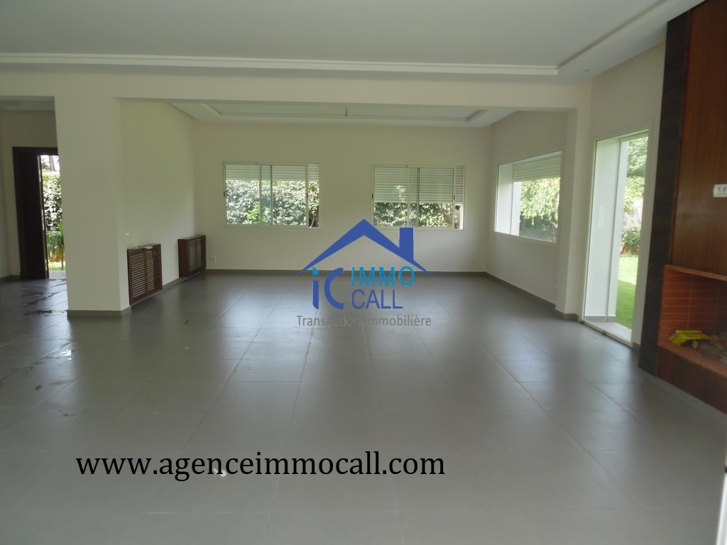 VILLA de 1400 m² en LOCATION à SOUISSI