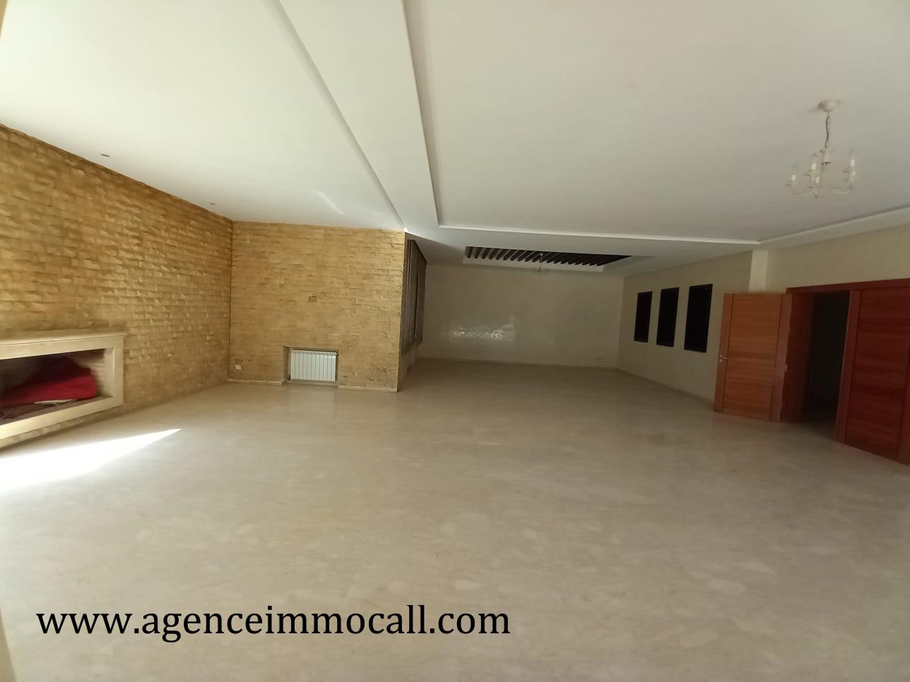Villa usage bureau en location à SOUISSI — 2