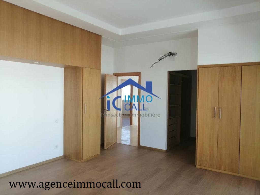 Villa de 450m² NEUVE en location à Souissi — 2