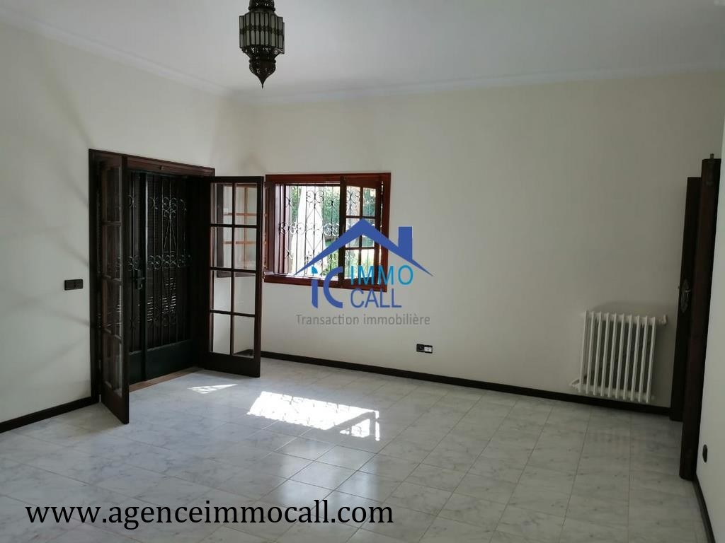 Villa vide 2000 m² en location à Souissi — 6