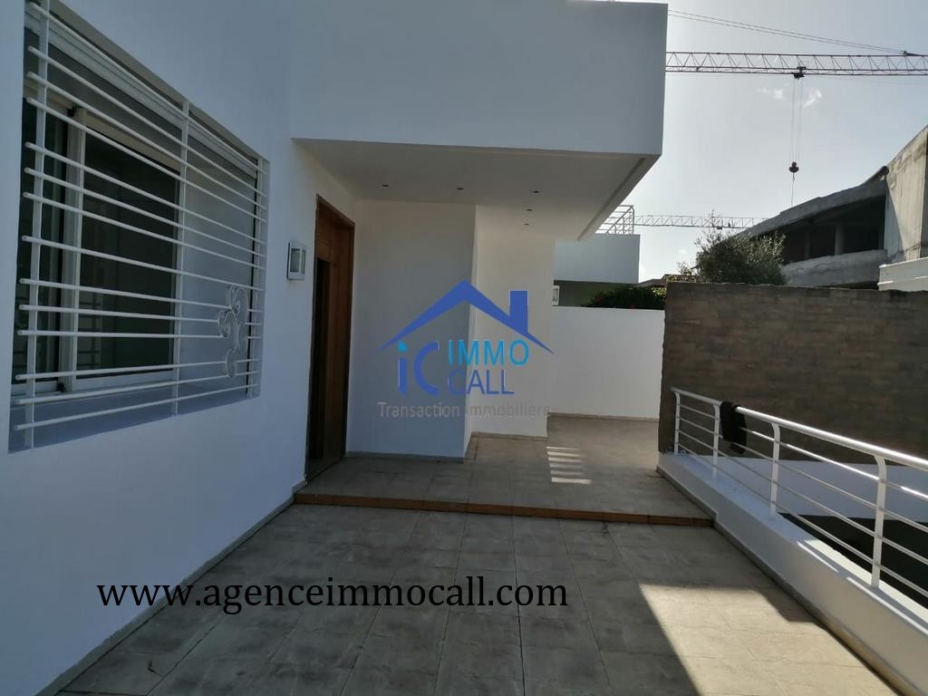 en LOCATION villa usage bureau  à SOUISSI
