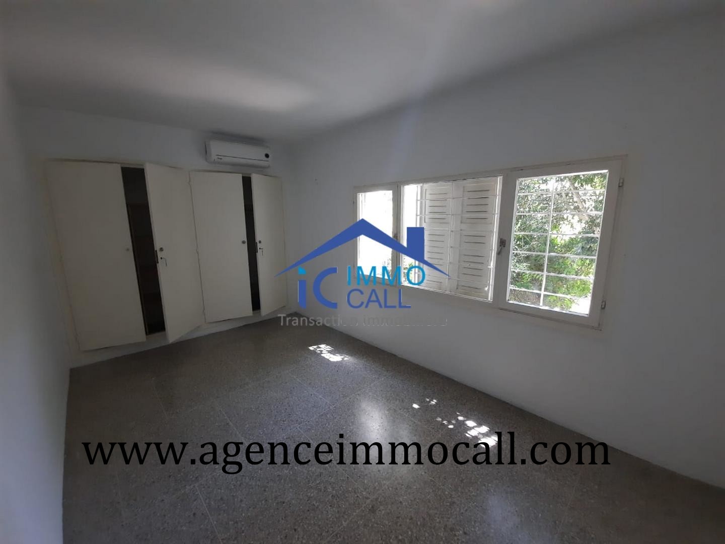 EN LOCATION villa vide 1300 m² à Souissi — 5