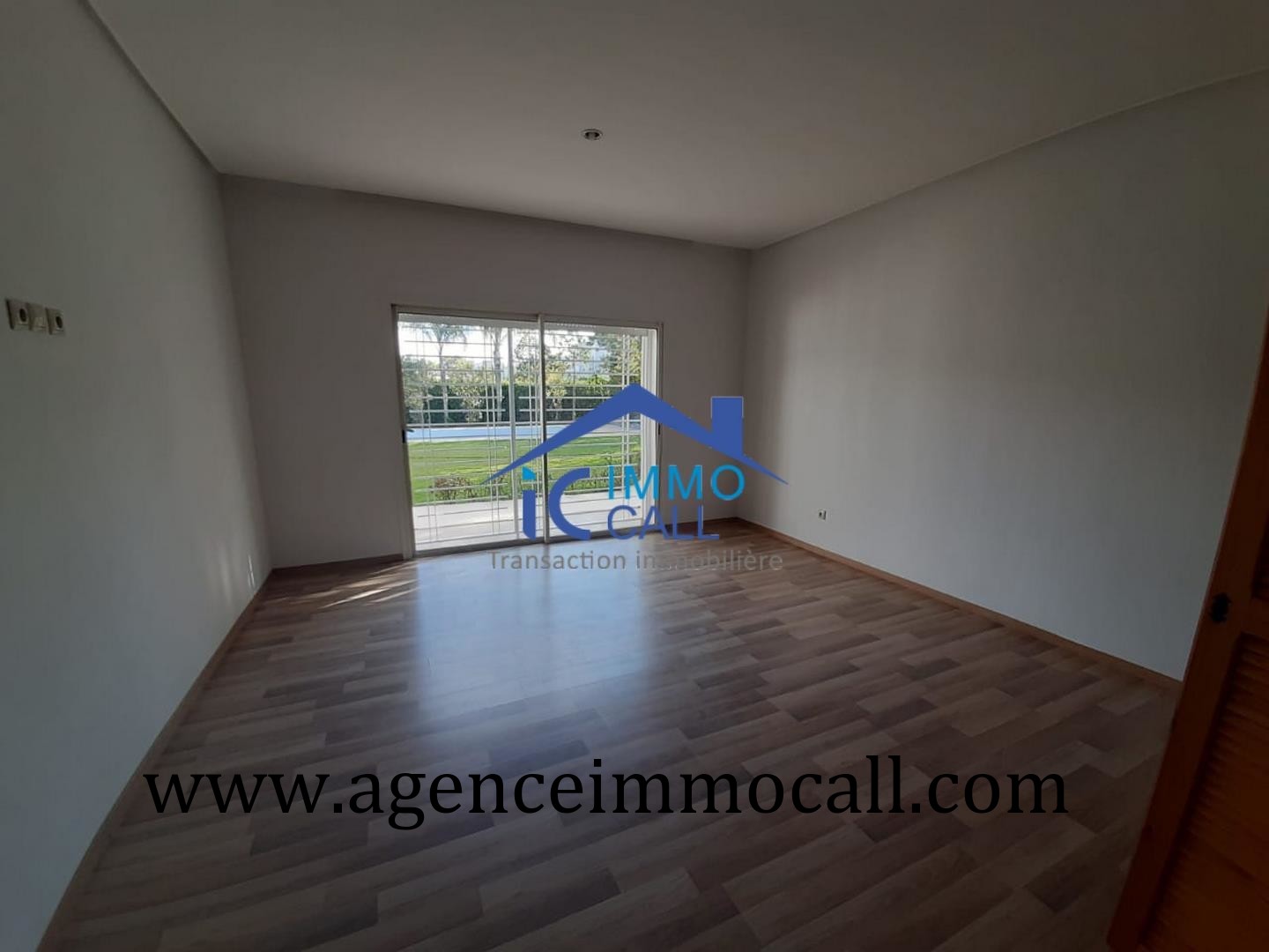 en LOCATION villa vide à SOUISSI — 5