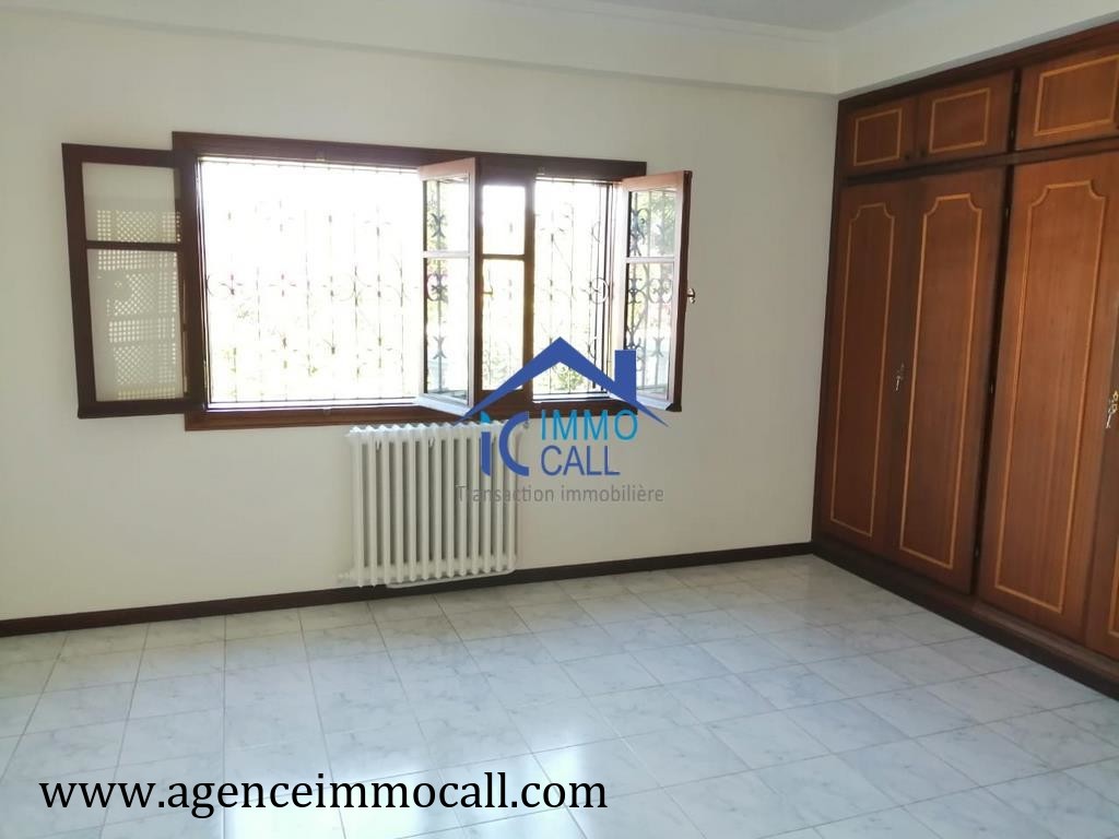 Villa vide 2000 m² en location à Souissi — 4