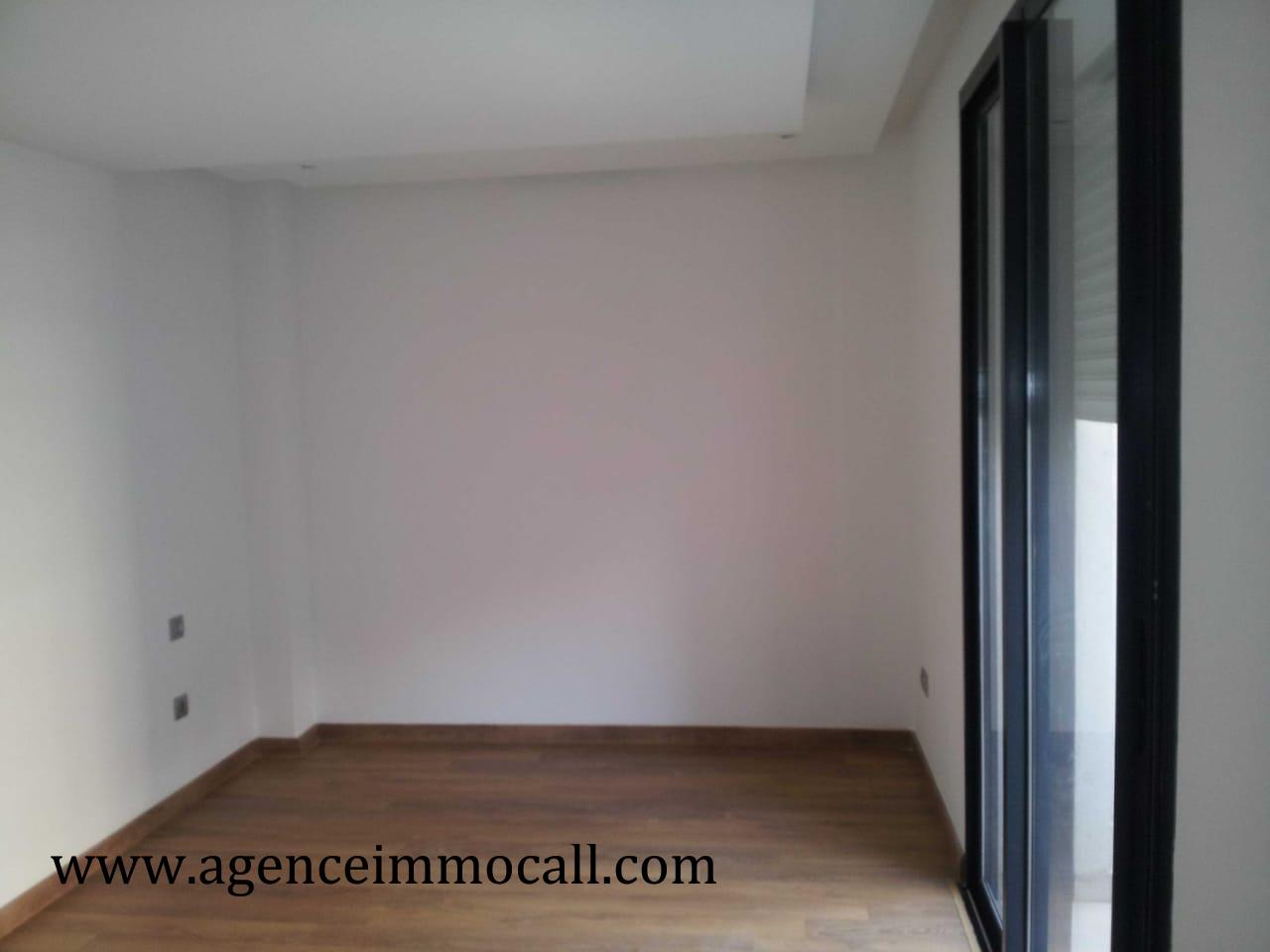 Appartement sans vis-à-vis en location à Hay Riad — 4