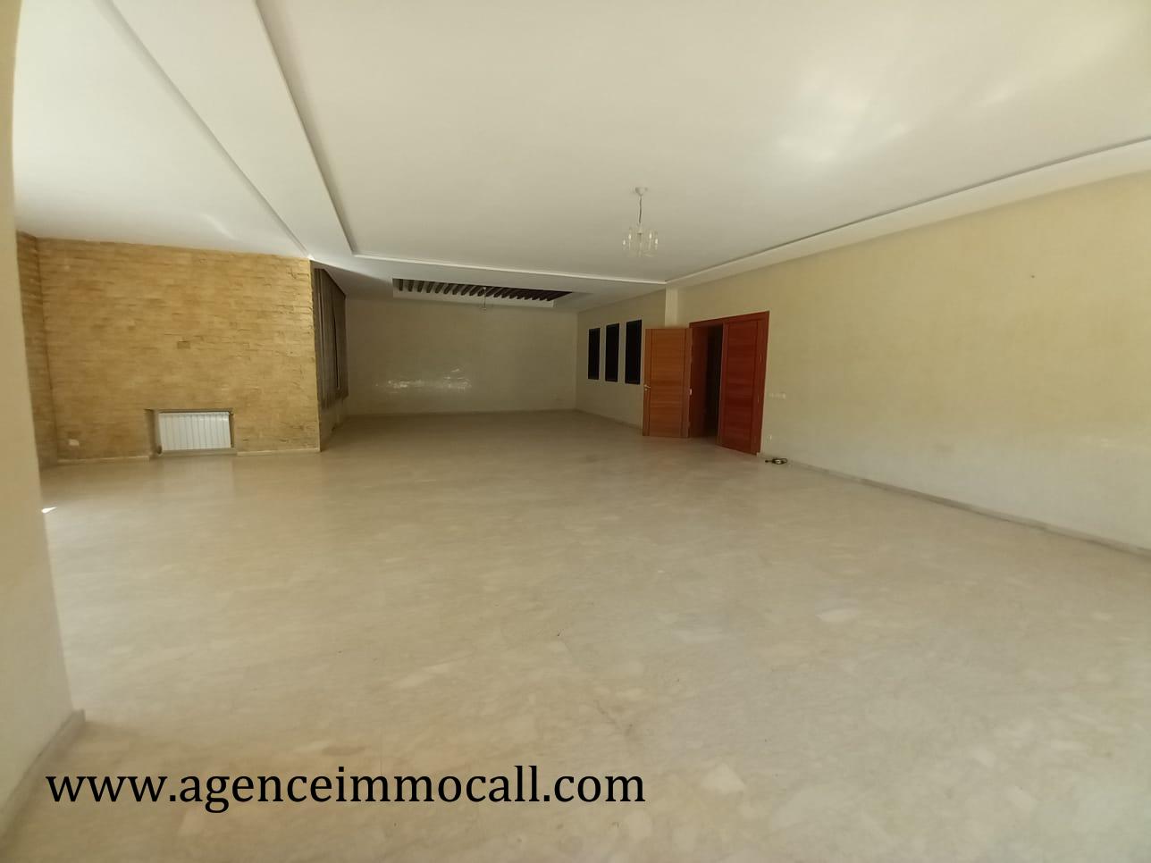 Villa à louer située à SOUISSI - Rabat — 2