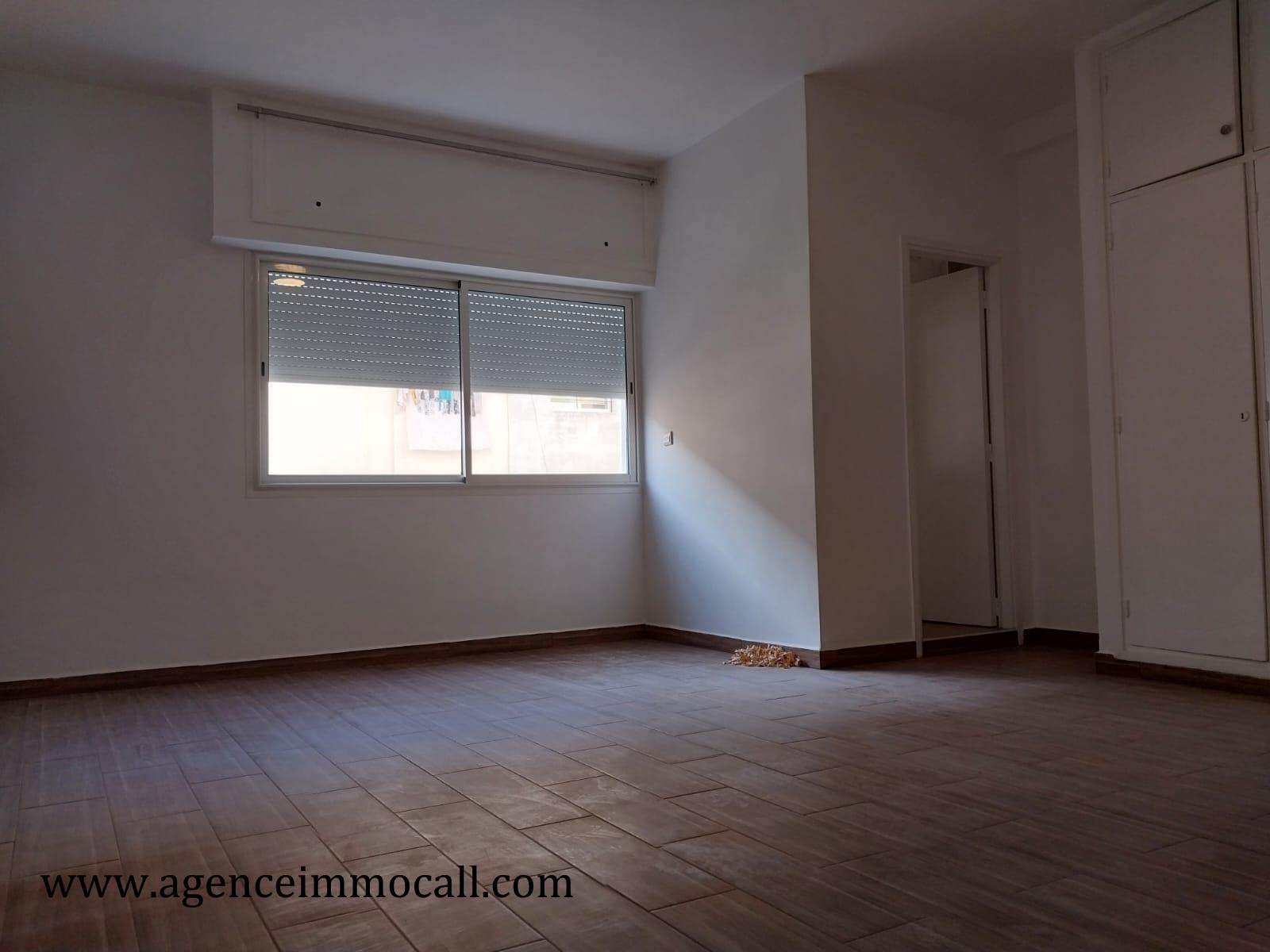 Studio entièrement rénové en location à Agdal