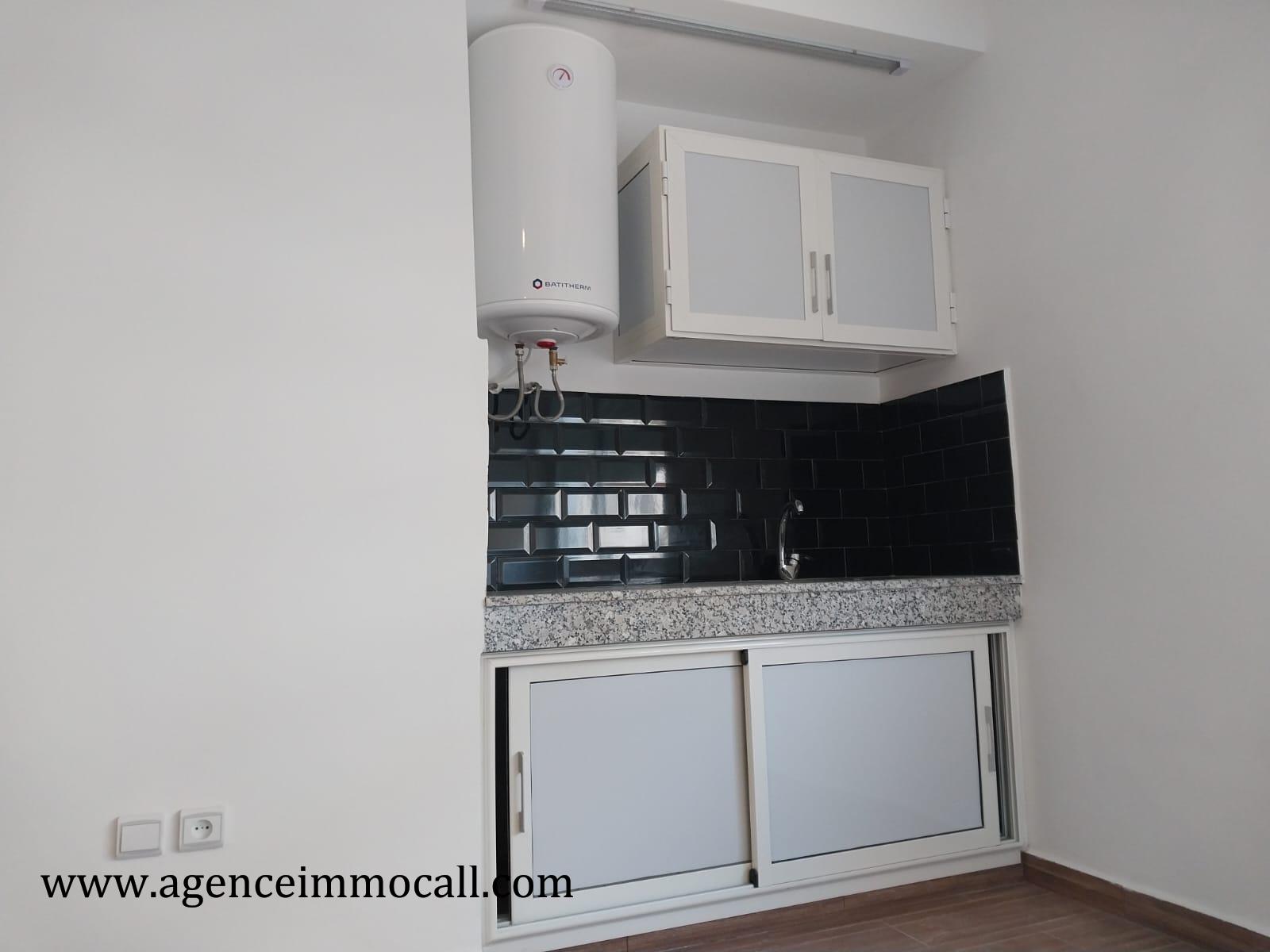 Studio entièrement rénové en location à Agdal — 2
