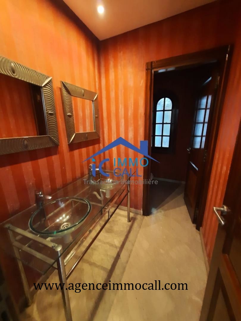 à LOUER villa à SOUISSI — 2