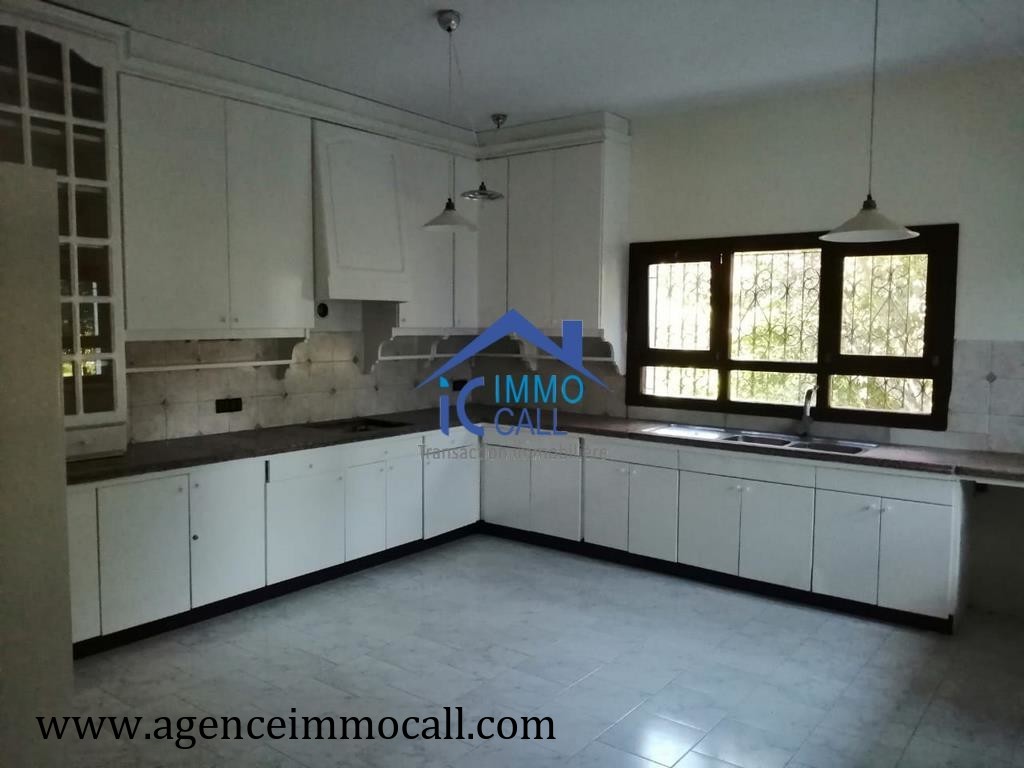 Villa vide 2000 m² en location à Souissi — 5