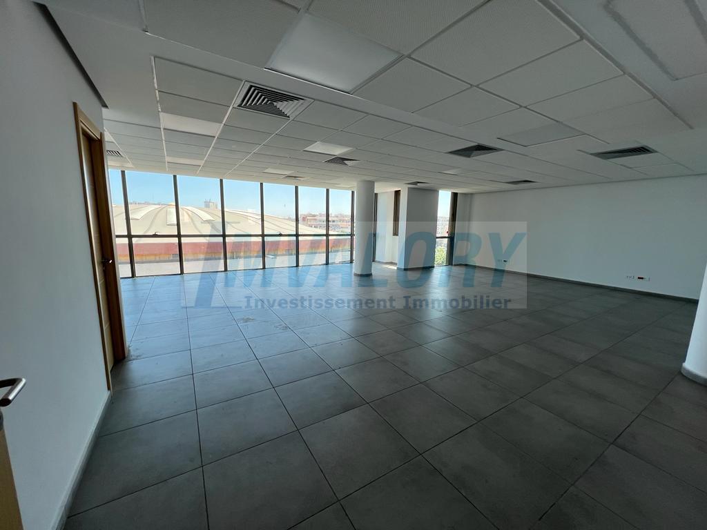 À louer bureau de 420m² Soctrate