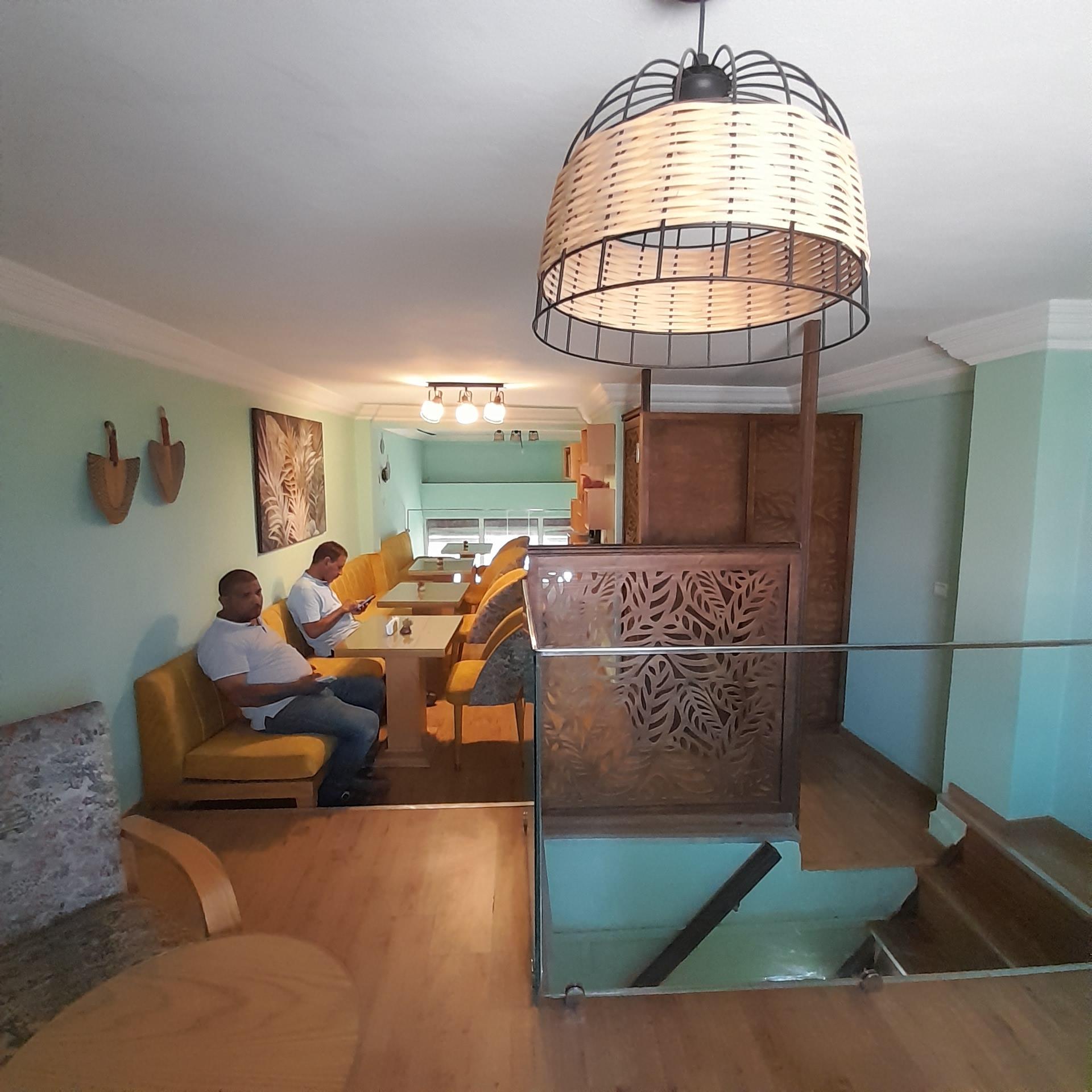 8 espaces bureau,+ café. .2 Salles de Réunions à Vendre