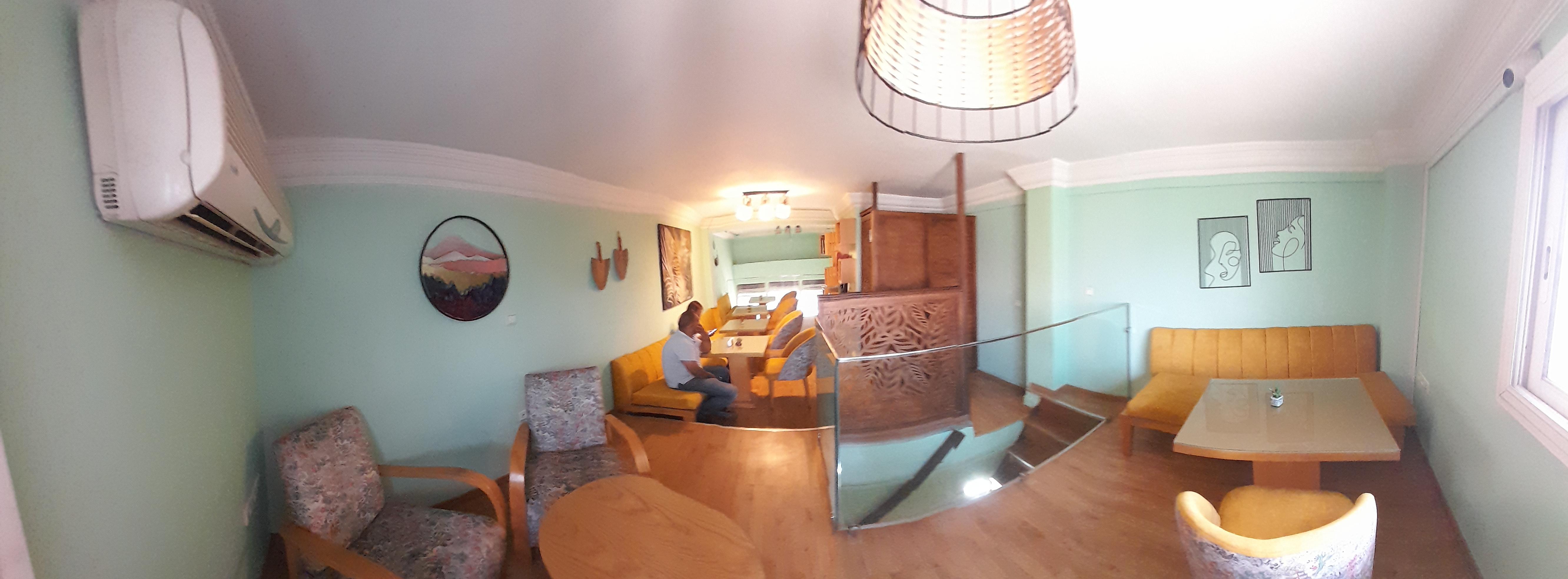 8 espaces bureau,+ café. .2 Salles de Réunions à Vendre — 3