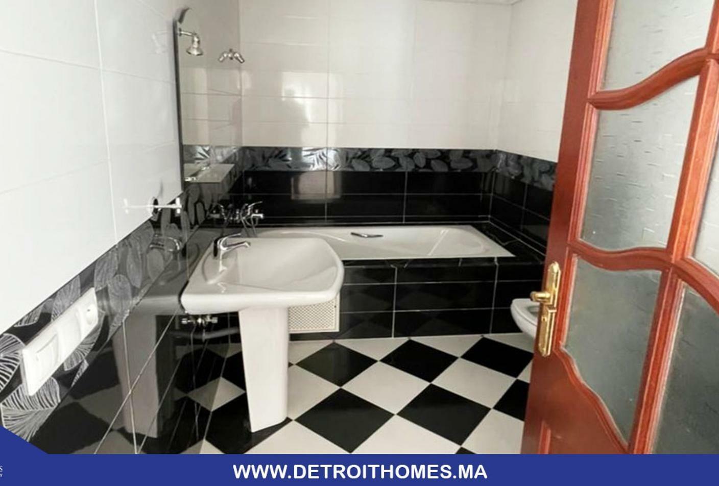 Appartement a louer - Jbel Lkbir — 4