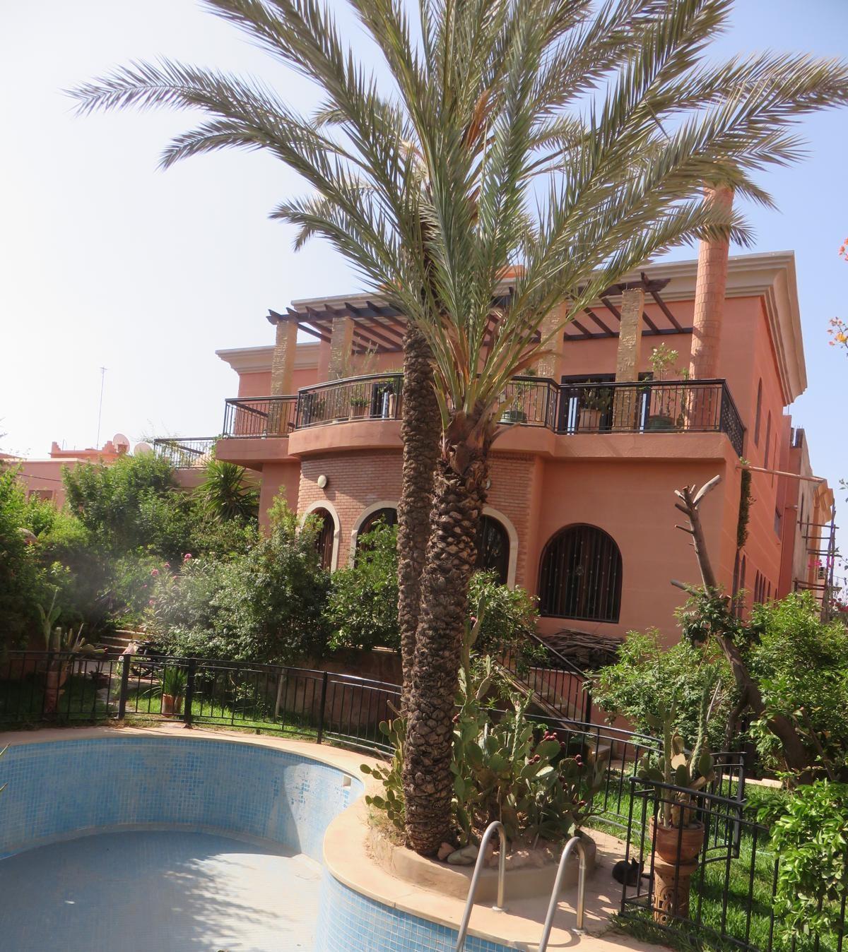 Villa d'exception avec piscine, jardin paysager et sécurité à vendre à Marrakech