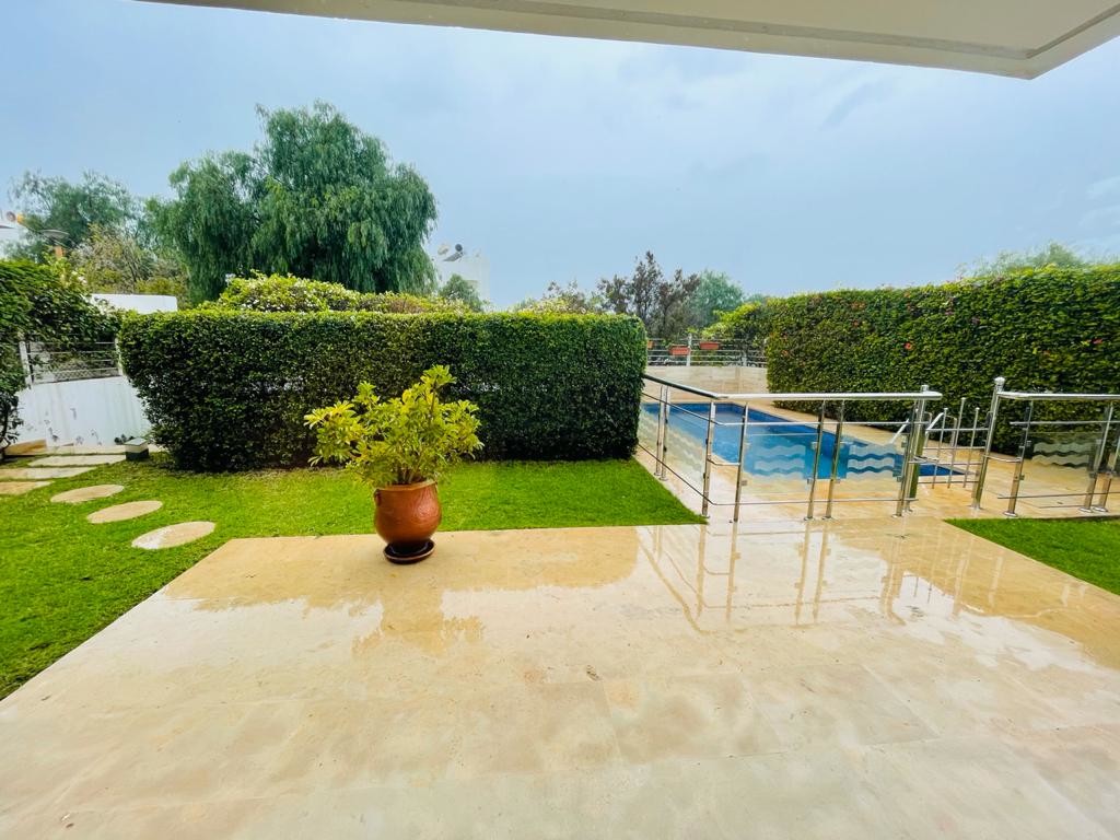 Location Villa vide  Bouskoura