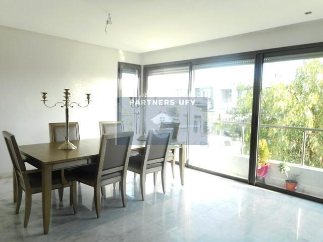 Bel appartement ensoleillé à louer vide en une résidence fermée