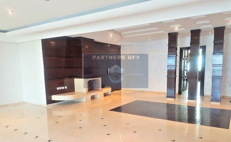 Appartement moderne à louer en plein Triangle d'or