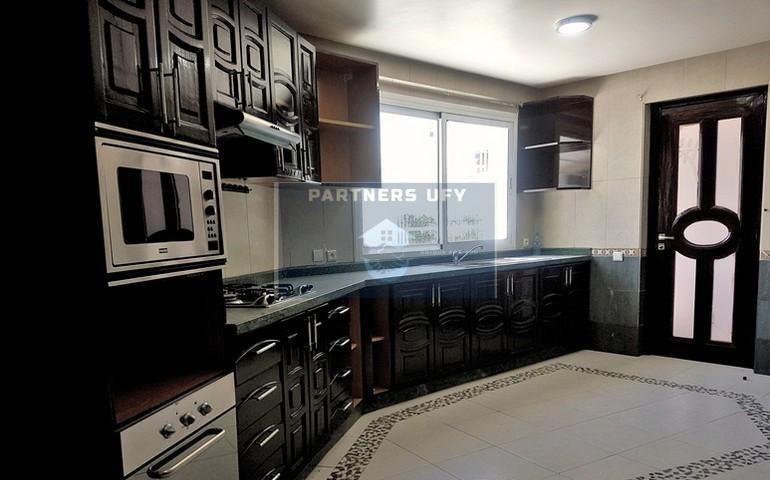 Appartement moderne à louer en plein Triangle d'or — 3