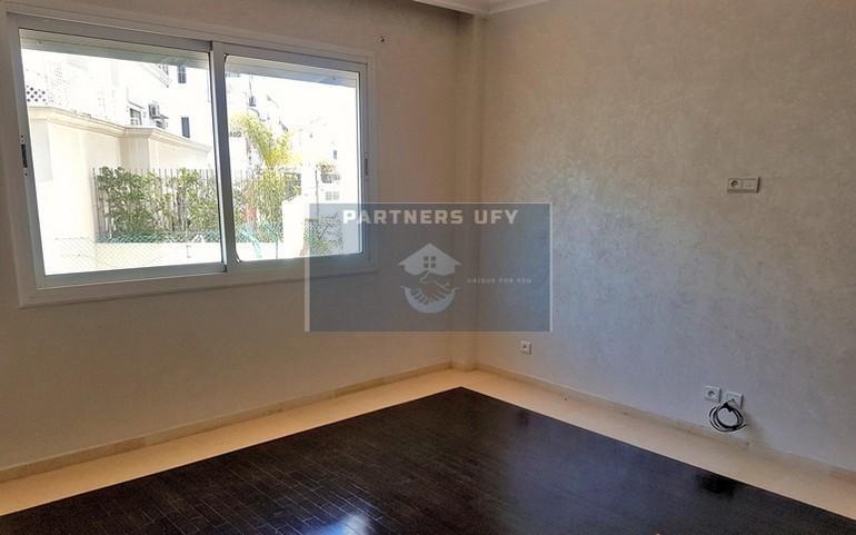 Appartement moderne à louer en plein Triangle d'or — 5