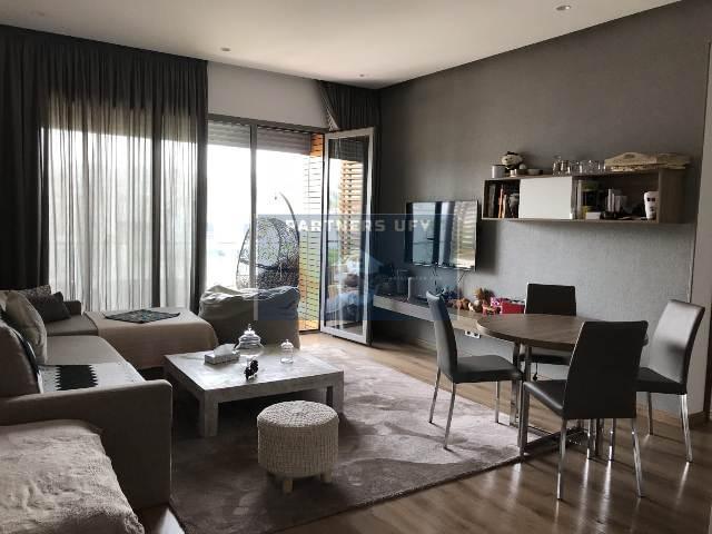 Très joli studio moderne et meublé en plein Ain dian.