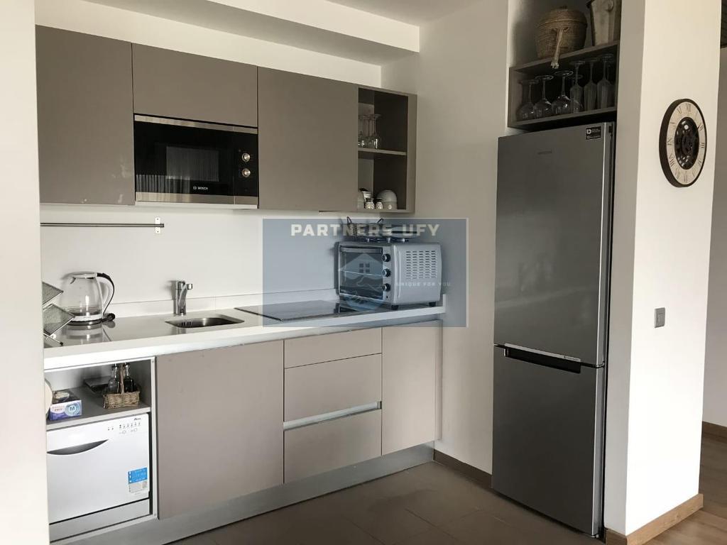 Très joli studio moderne et meublé en plein Ain dian. — 2