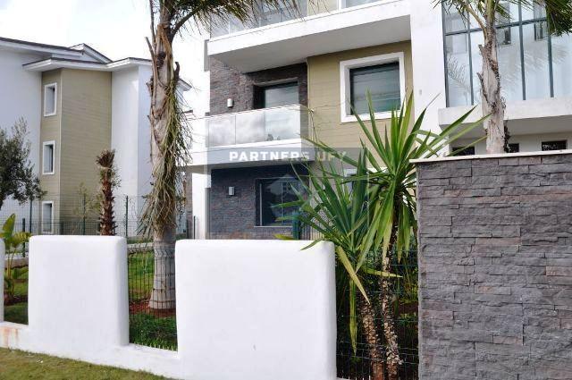 Appartement moderne avec terrasse à louer en résidence fermée