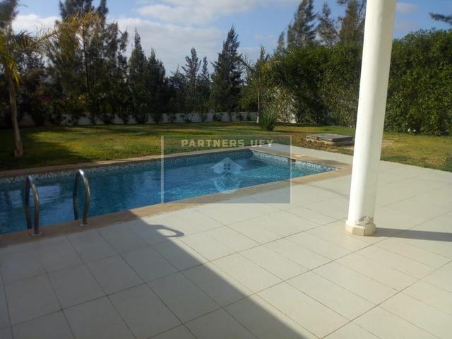 Villa moderne à louer meublée en résidence fermée-Bouskoura — 3