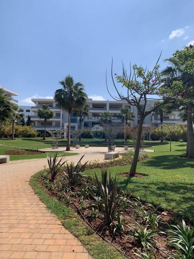 Bel appartememt avec grande terrasse a louer en résidence fermée - Ain Diab