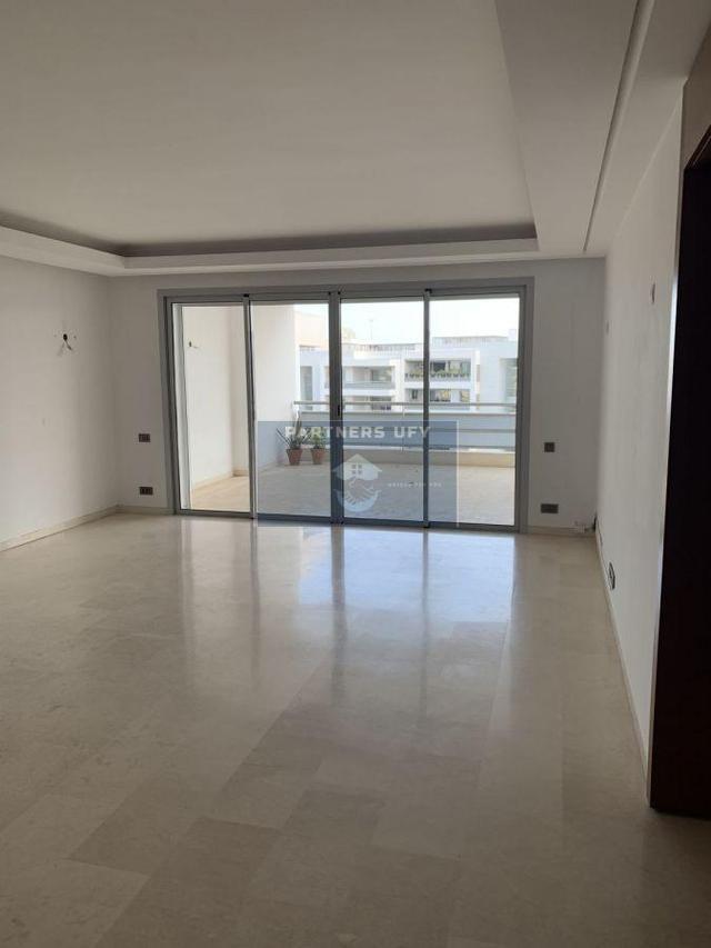 Bel appartememt avec grande terrasse a louer en résidence fermée - Ain Diab — 3