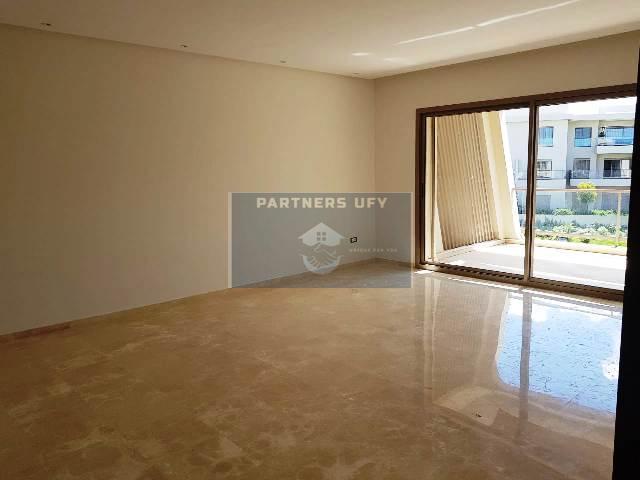 Appartement moderne avec belle terrasse en résidence avec piscine. — 2