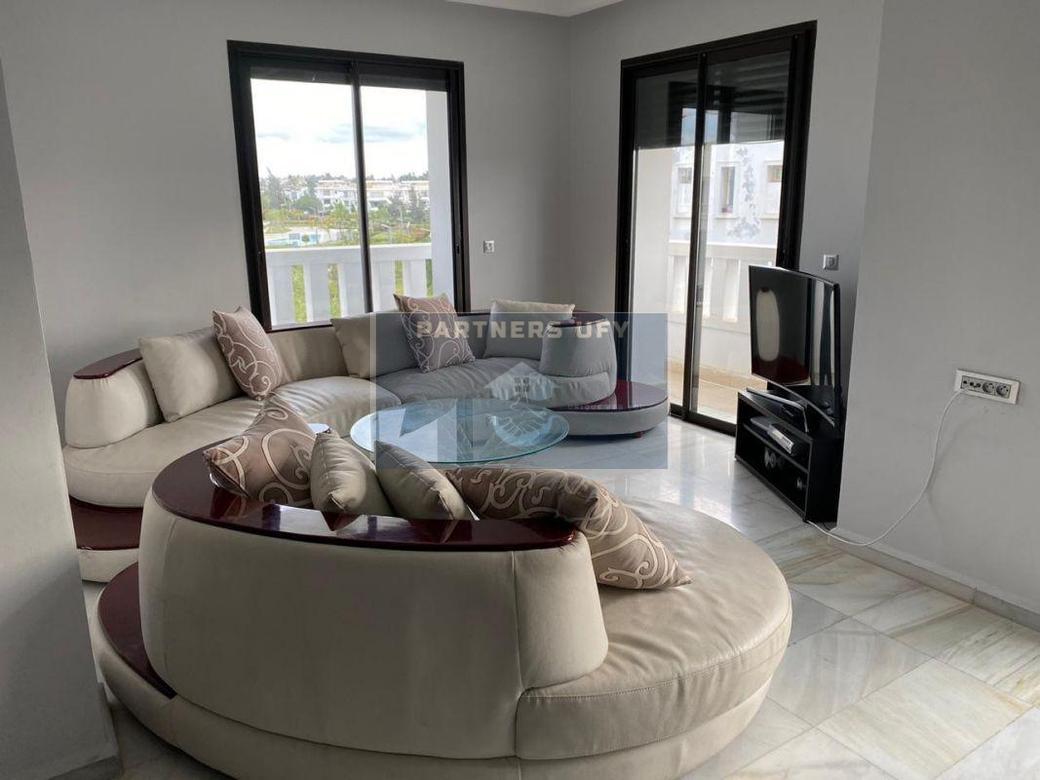 Appartement joliment meublé á louer en plein Bouskoura