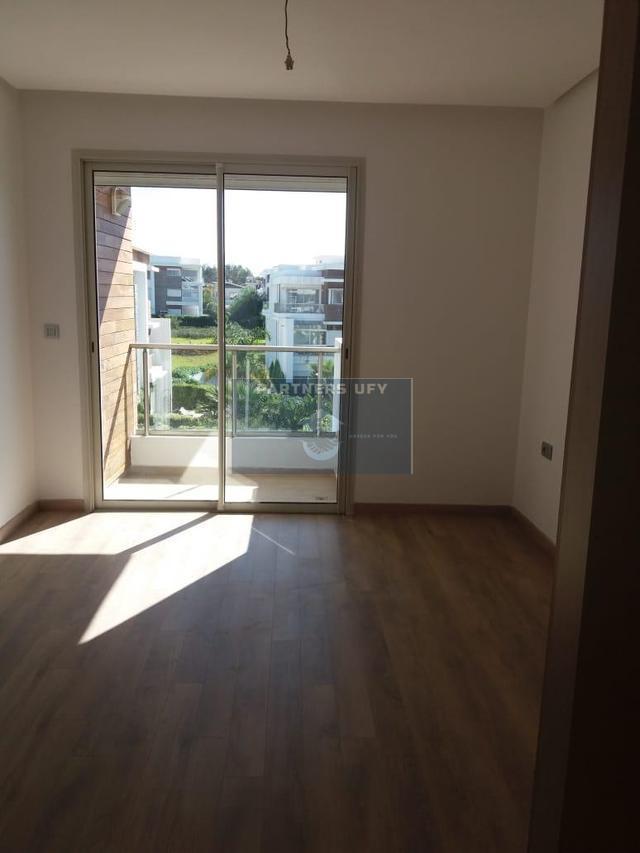 Appartement ensoleillé avec terrasse á louer- Bouskoura — 4